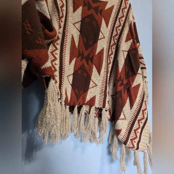 West 36th Southwestern Fringe Poncho One Size see measurements - Picture 5 of 8